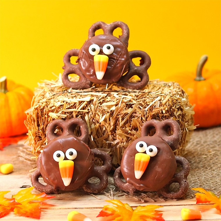 Thanksgiving Oreo Turkeys Will Get You in the Holiday Spirit