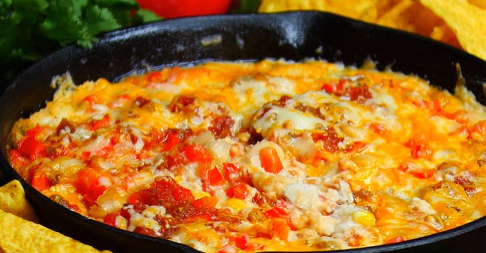 This Skillet White Chicken Chili Dip Is the Most Addictive Ooey Gooey ...