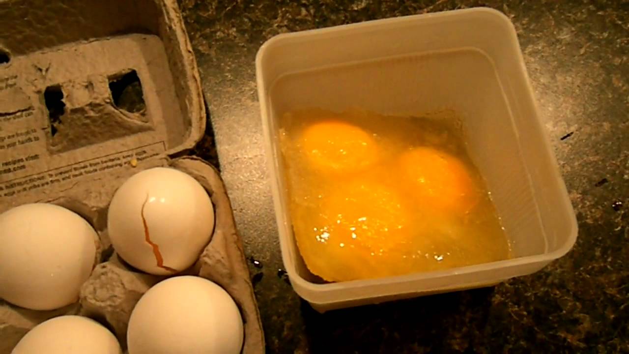 Мытые яйца можно хранить. Замороженные яйца. Яйцо в морозилке. Куриное яйцо в морозилке. Яйца в морозильнике.