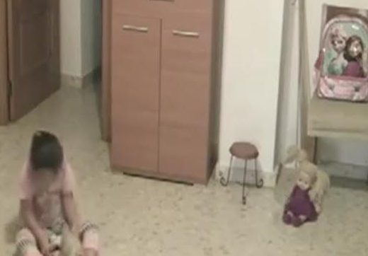 Raffinaderij Rudyard Kipling Tarief Father's Hidden Camera Captures Chilling Footage Of What Was 'Bothering'  His Little Girl