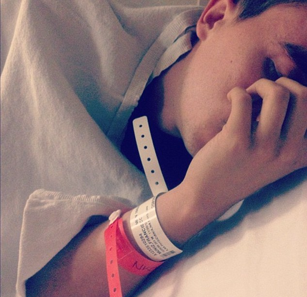 Frankie Muniz in hospital 