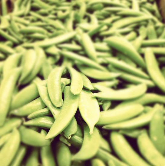Peas contain folate.