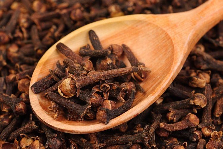 Clove Oil Is The Homemade Remedy That Will Soothe Your Toothache