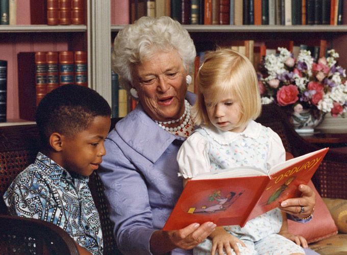 Barbara Bush reading to children