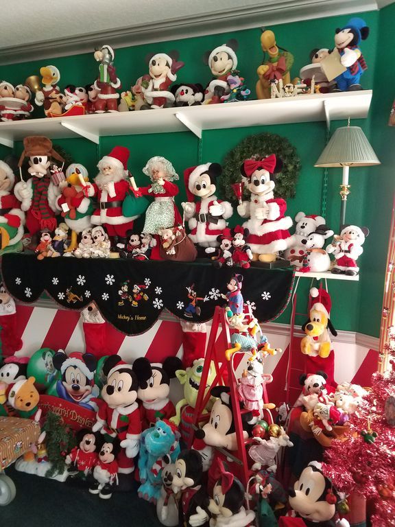 Disney House Christmas Room