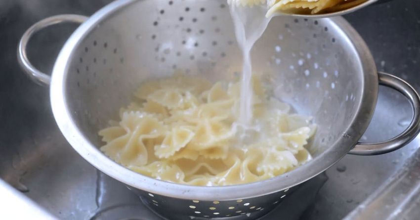 Draining pasta 