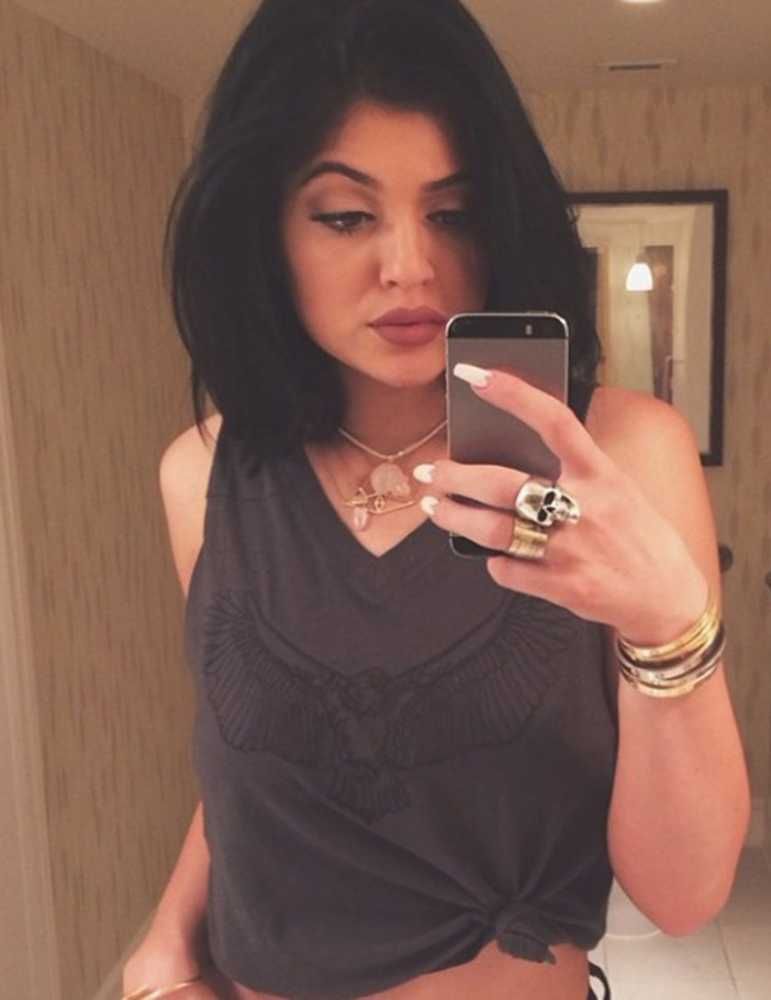Kylie Jenner holding her cellphone