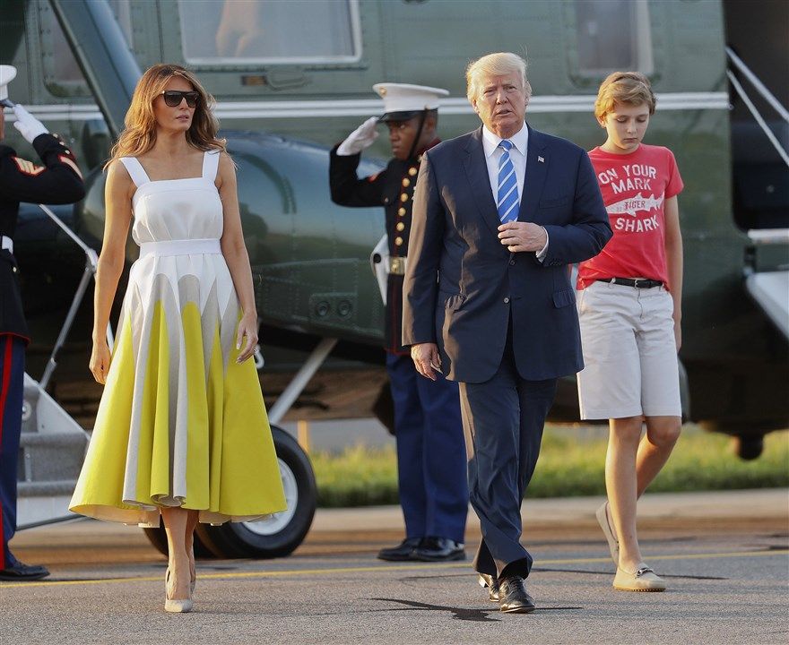 Melania and her family exiting an airplane