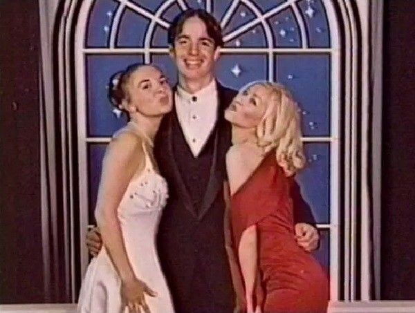 40 Celebrity Prom Photos That Are More Embarrassing Than Your Own