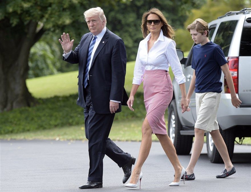 Melania Trump and her family on the White House lawn
