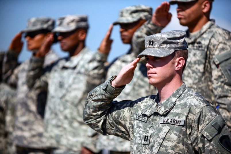 Several army men saluting 