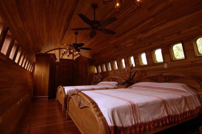 Airplane Hotel