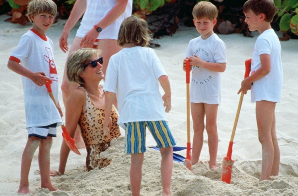 18 Rare Photos Of Princess Diana That Youve Probably Never Seen