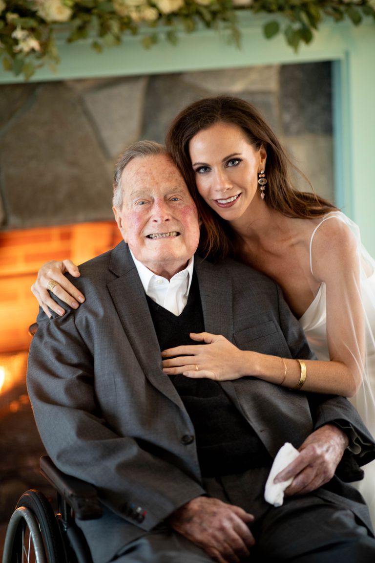 Barbara Bush poses with her grandfather, former president George H.W. Bush