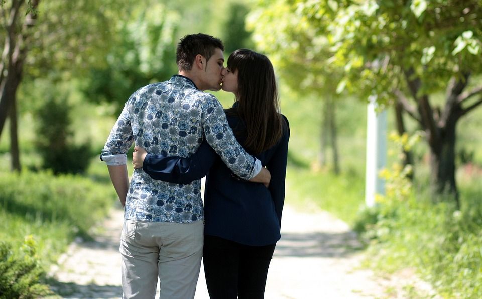 couple kissing in a park