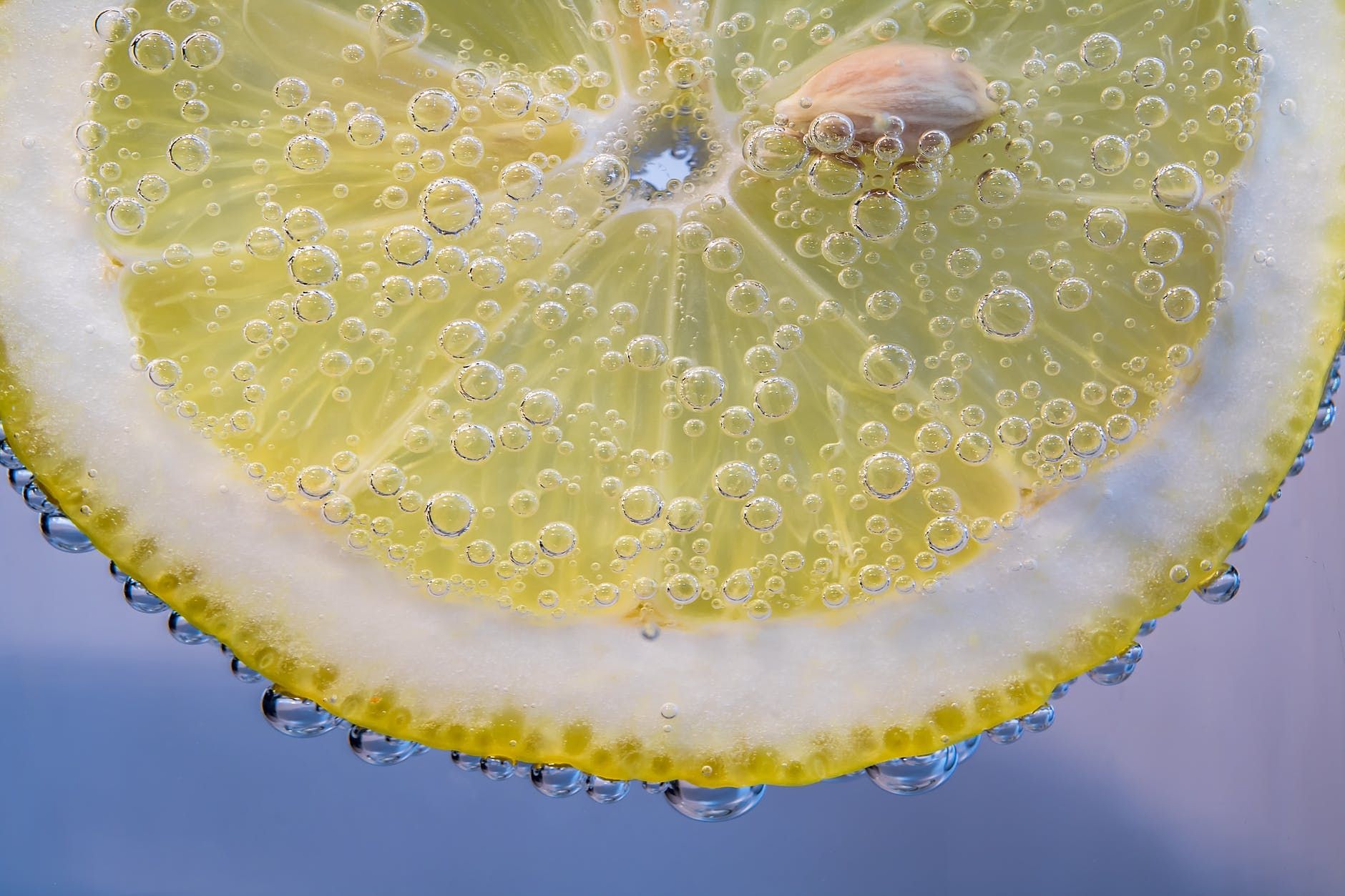 lemon in soda 