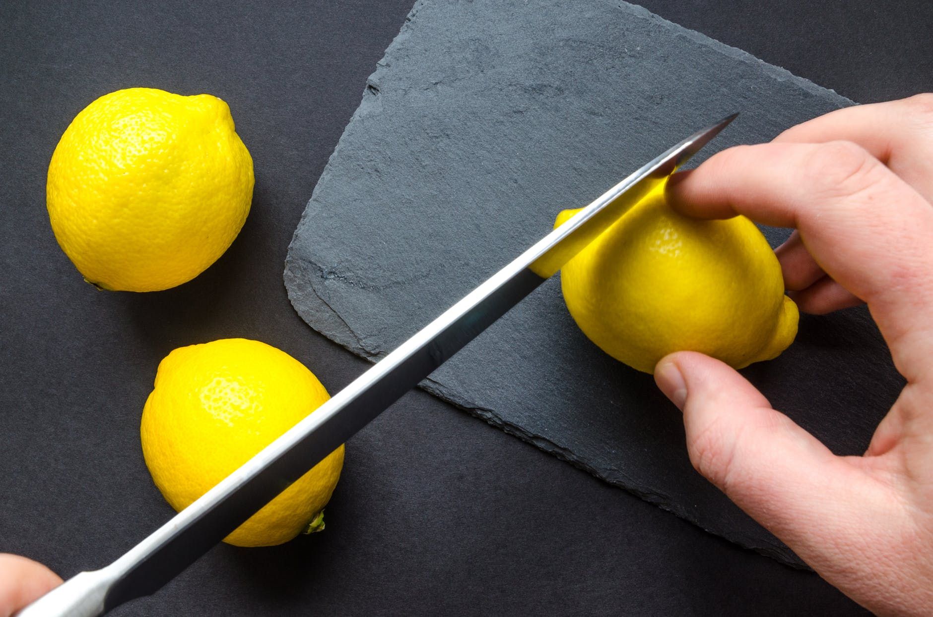 slicing lemons 