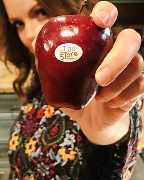 Kimberly holding up an apple