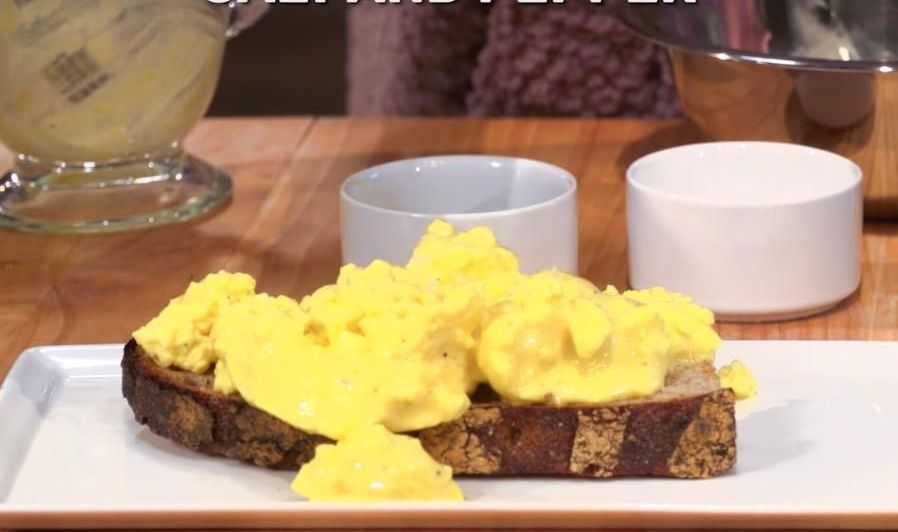 Martha Stewart's scrambled eggs on toast
