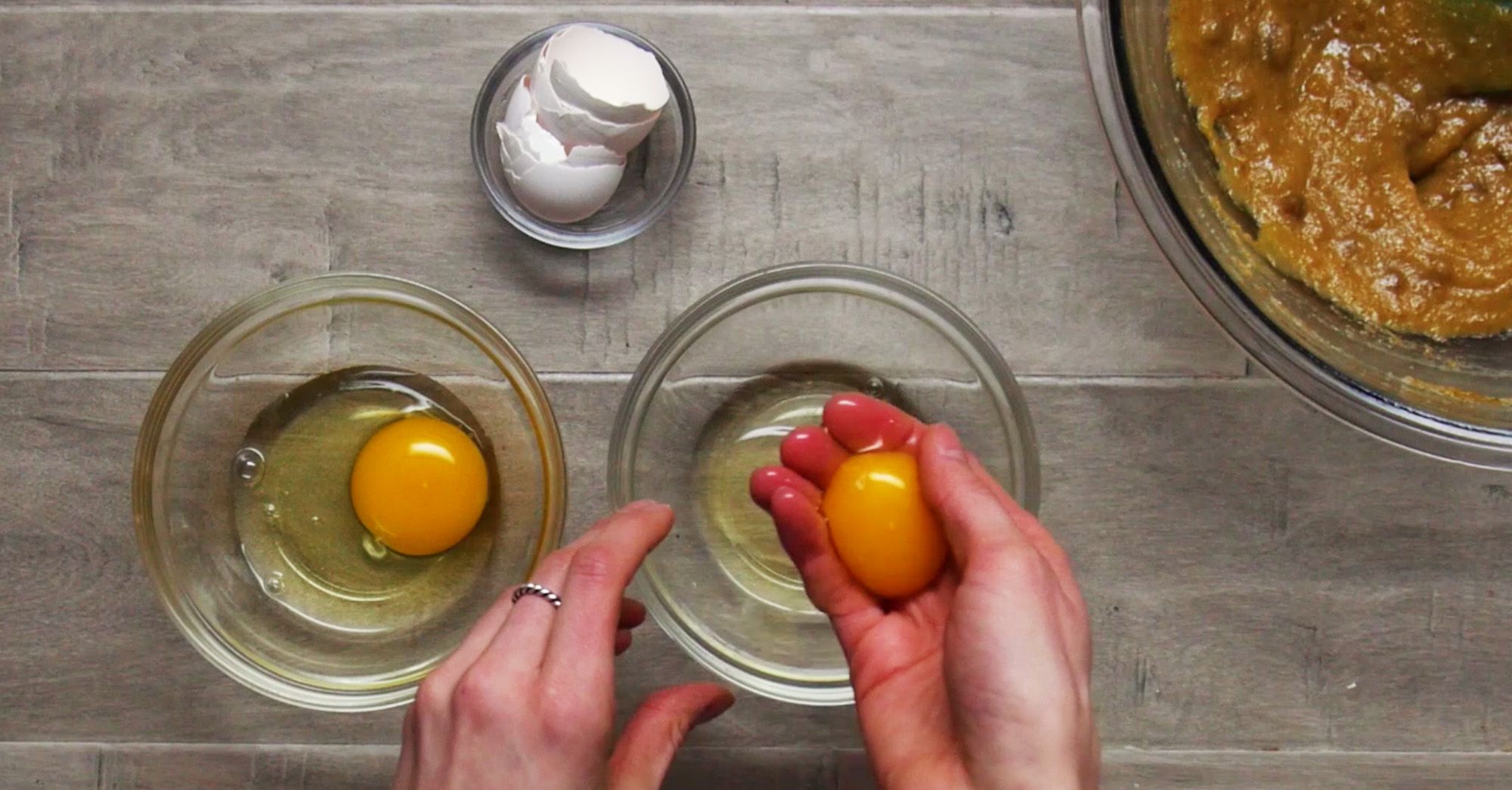 egg yolk and egg white being separated