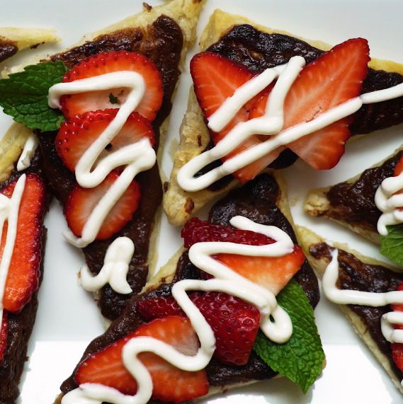 Nutella Puff Pastry pizzas with strawberries and fresh mint